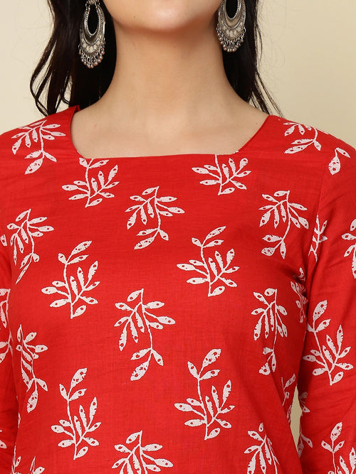 Red Leaf Printed  Lace-Up Back Pure Cotton Short Kurti