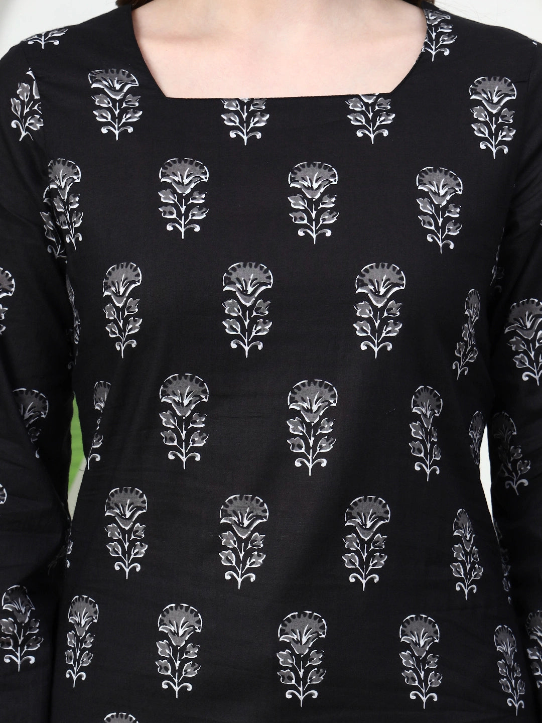 Black Buti Floral Printed  Lace-Up Back Pure Cotton Short Kurti